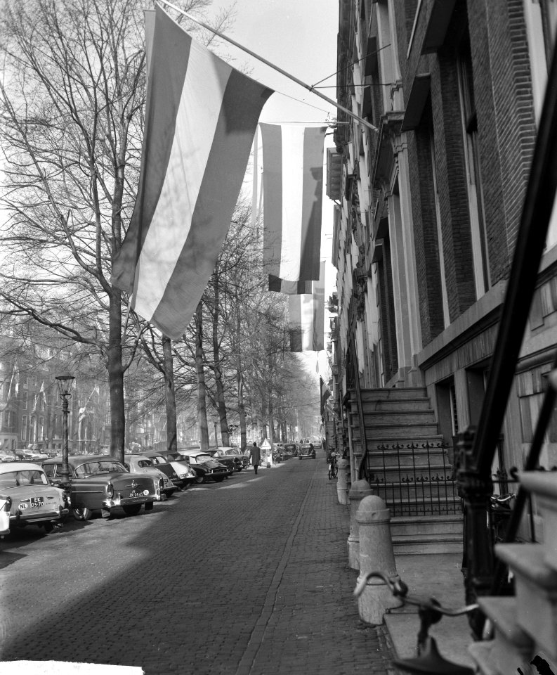 Amsterdam vlagt voor de koningin in verband met 12,5 jarig jubileum, Bestanddeelnr 912-1762
