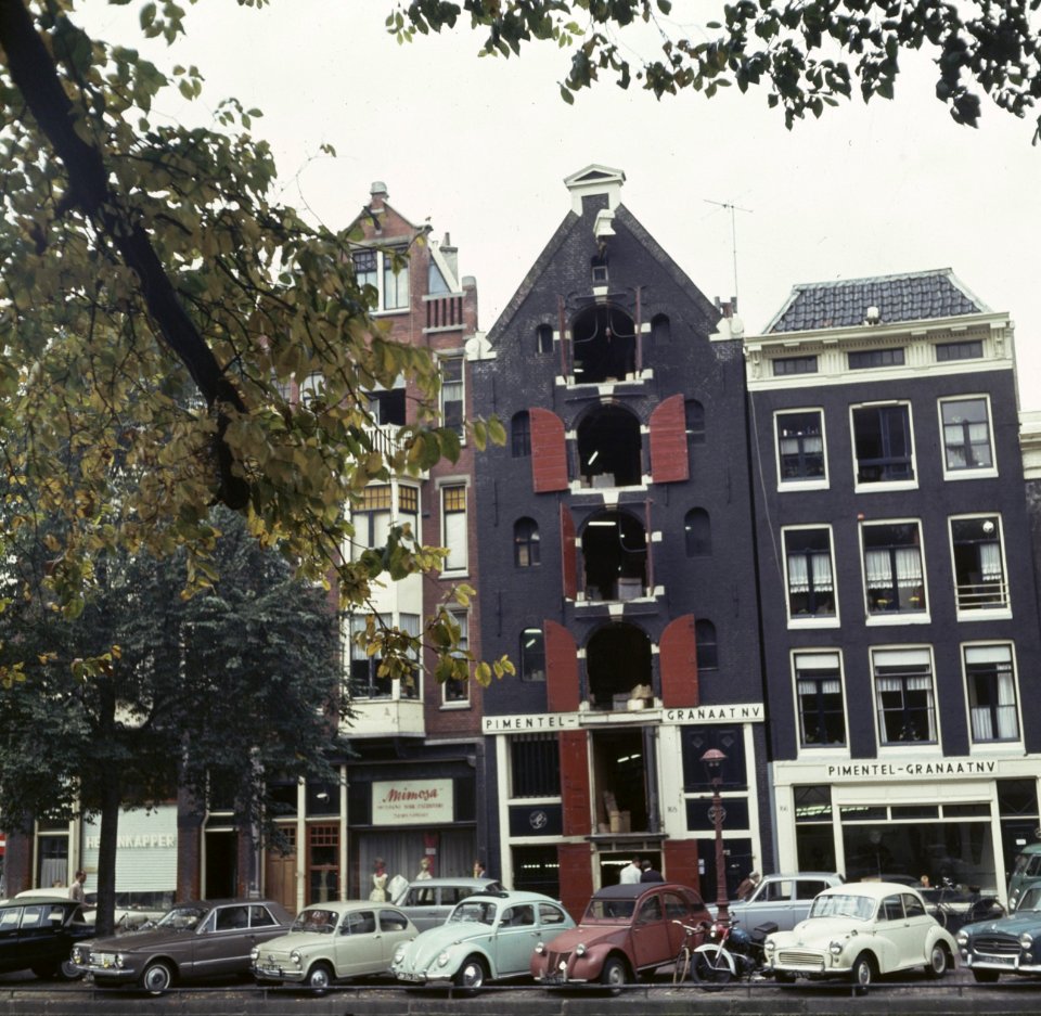 Amsterdam stadsgezichten huizen aan de gracht, Bestanddeelnr 254-7952