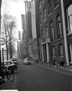 Amsterdam vlagt voor de koningin in verband met 12,5 jarig jubileum, Bestanddeelnr 912-1761