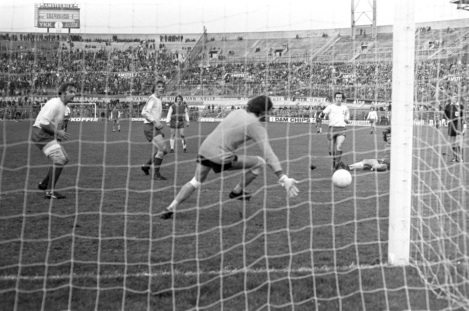Amsterdam tegen Feyenoord 1-3, Peter Ressel scoort 1-2 voor Feyenoord, Bestanddeelnr 926-0723