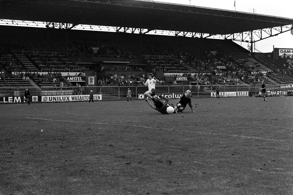 Amsterdam tegen Excelsior 4-0, Frank Kramer (links) scoort 2-0, Bestanddeelnr 925-8838