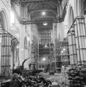 Amsterdam Restauratie Nieuwe Kerk op de Dam met steigers bezette interieur van, Bestanddeelnr 912-3589