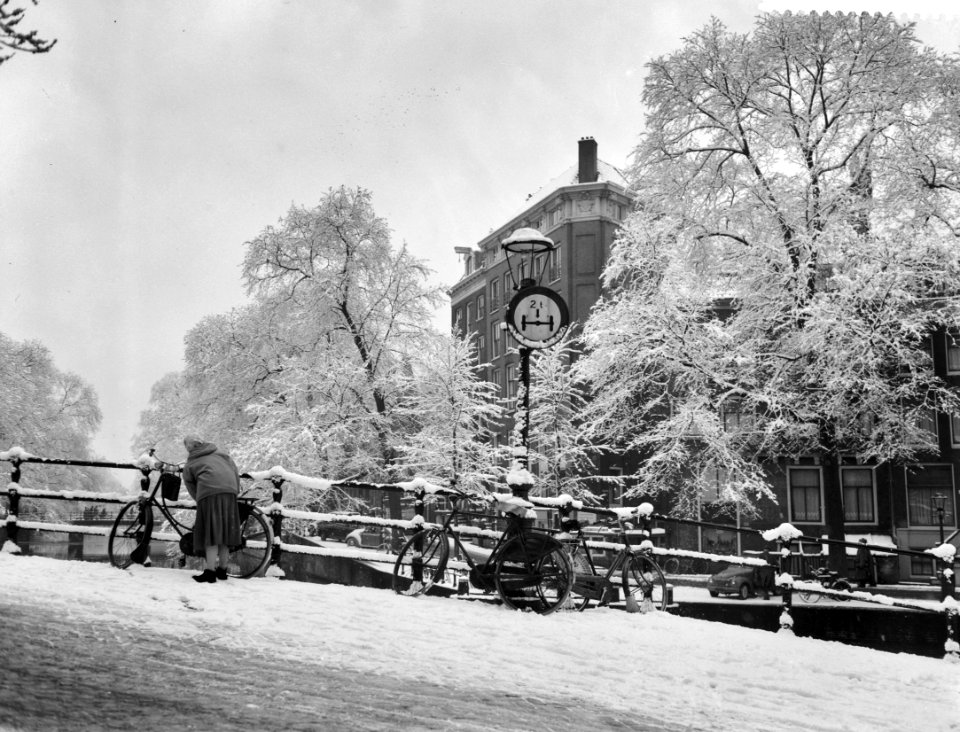 Amsterdamse grachten in de sneeuw, Bestanddeelnr 909-3875