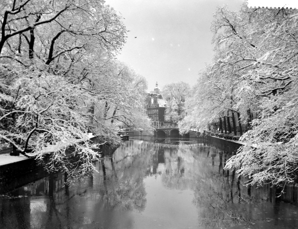 Amsterdamse grachten in de sneeuw, Bestanddeelnr 909-3871