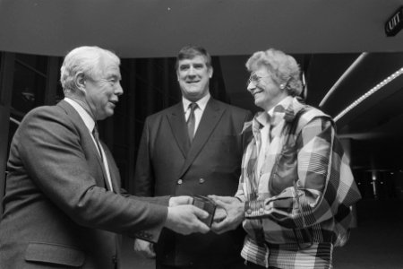 Amsterdam Promotion Prijs 1986 uitgereikt aan Fanny Blankers-Koen en Anton Geess, Bestanddeelnr 933-8447