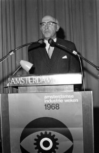 Amsterdamse industrieweken 1968. Burgemeester Samkalden tijdens openingsrede in , Bestanddeelnr 921-2027