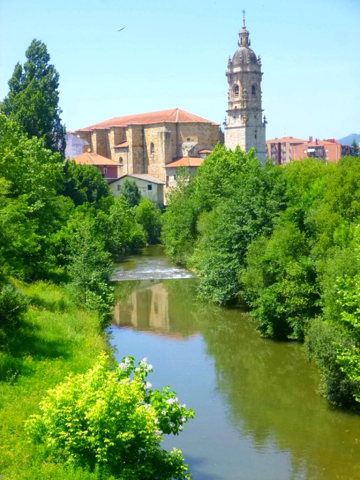 Amorebieta - Río Ibaizábal e Iglesia de Santa María de la Asunción 3
