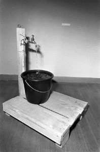 Amsterdam koopt kunst in museum Fodor Kraan van Jan Dibbets, Bestanddeelnr 921-9607