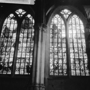 Amsterdam Restauratie Oude of St Nicolaaskerk gebrandschilderde ramen in de v, Bestanddeelnr 913-1688