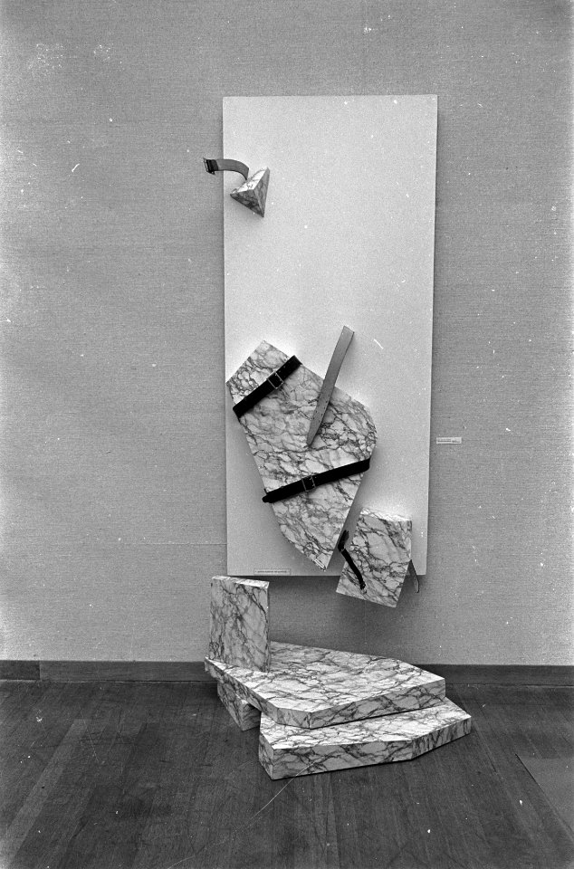 Amsterdam koopt kunst in museum Fodor imitatie marmer van L. v.d. Heijden, Bestanddeelnr 921-9608