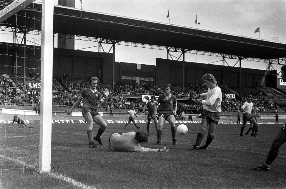 Amsterdam tegen MVV 2-2, spelmoment, Bestanddeelnr 926-6549