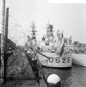Amsterdam heeft vlootbezoek uit Frankrijk, de vloot aan de Westerdoksdijk, Bestanddeelnr 916-4635