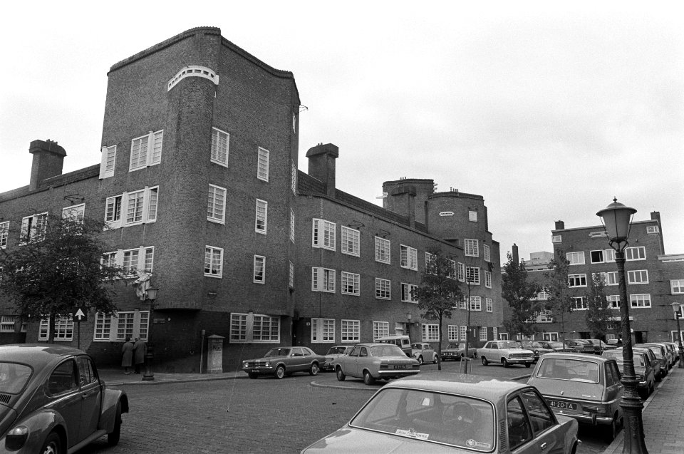 Amsterdam huizen in stijl Amsterdamsche School bij P L Takstraat, Bestanddeelnr 928-1993