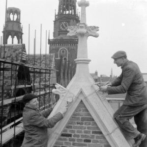 Amsterdam Restauratie Oude of St Nicolaaskerk afwerken van voegwerk na plaats, Bestanddeelnr 912-3582