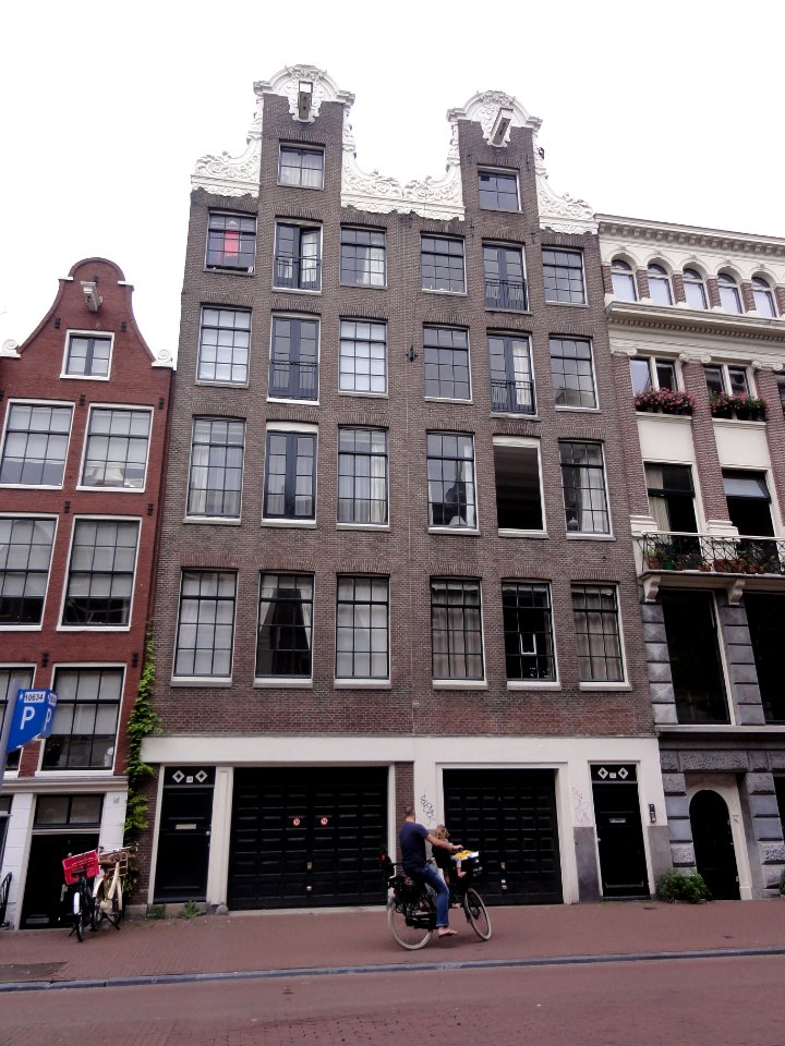 Amsterdam Rijksmonument 5626 en 5627 Spuistraat 36 en 38