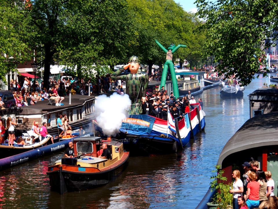 Amsterdam Gay Pride 2013 DoD Ministerie van Defensie boat pic4