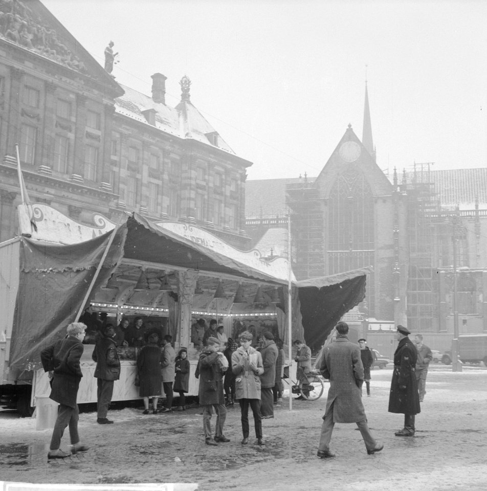Amsterdam in de sneeuw, op de Dam, Bestanddeelnr 914-6535