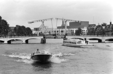 Amsterdam koeriersdienst met speedboot, Bestanddeelnr 933-7221