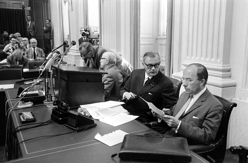 Amsterdam in Tweede Kamer , regeringstafel, Bestanddeelnr 919-2588
