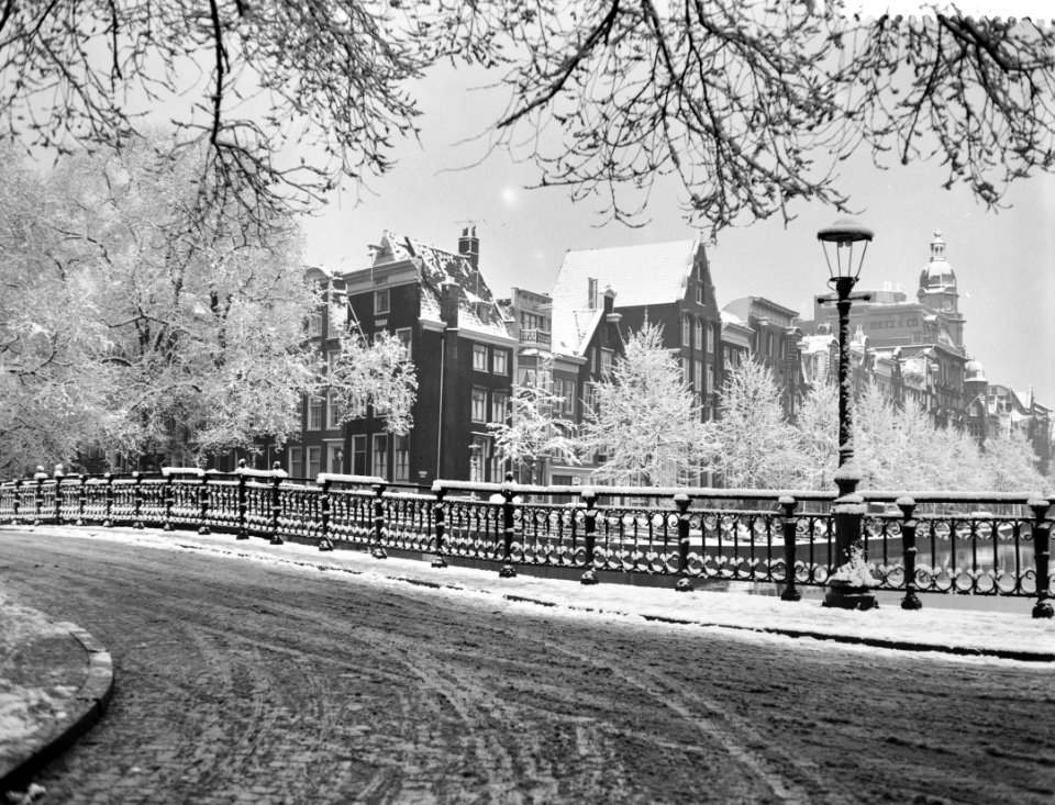 Amsterdamse grachten in de sneeuw, Bestanddeelnr 909-3873