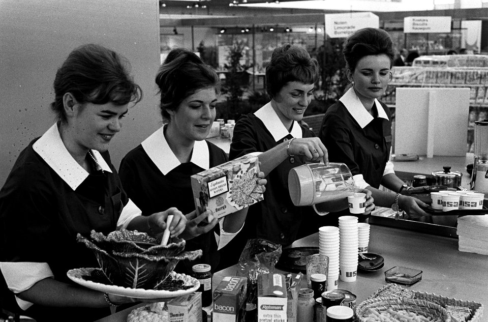 Amerikaanse tentoonstelling in RAI door Lyndon Johnson geopend Hier een van de , Bestanddeelnr 915-7123
