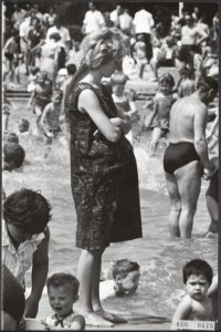Amsterdammers baden in de vijvers tegen de hittegolf, Bestanddeelnr 060-0616
