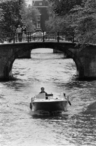 Amsterdam koeriersdienst met speedboot, Bestanddeelnr 933-7220