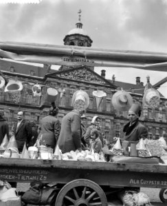 Amsterdam viert de bevrijding op de Dam, Bestanddeelnr 910-3470