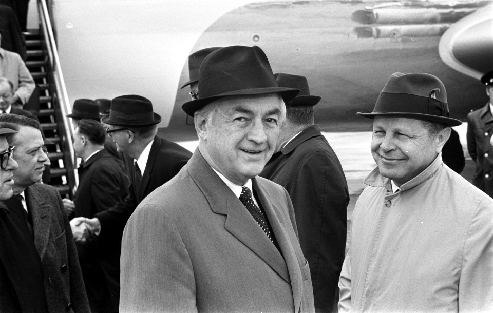 Amerikaanse Minister van Economische Zaken, M.H. Stans , vergezeld door o.a. Hou, Bestanddeelnr 922-3007