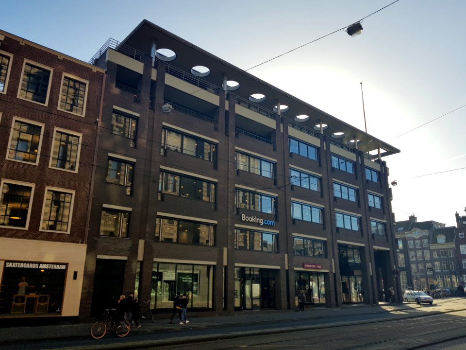 Amsterdam-Booking.com aan Vijzelstraat (2)