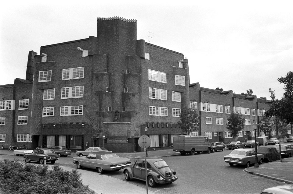 Amsterdam huizen in stijl Amsterdamsche School bij P L Takstraat, Bestanddeelnr 928-1994