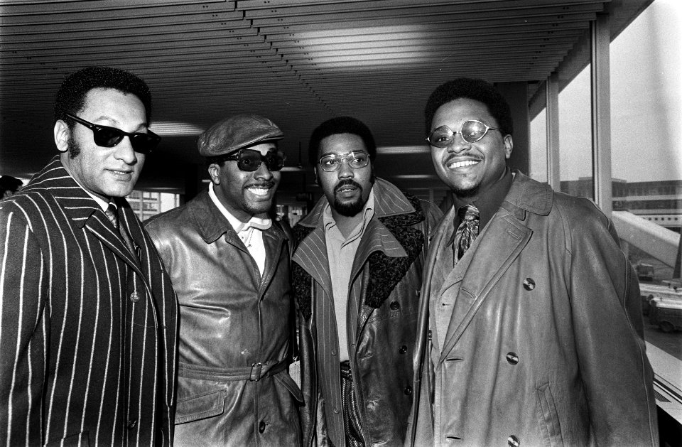 Amerikaanse popgroep Four Tops arriveert op Schiphol. Four Tops, Bestanddeelnr 923-2854