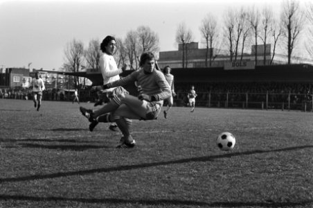 Amsterdam tegen NEC 1-1 Wetnel scoort 1-0 voor Amsterdam, Bestanddeelnr 928-4765