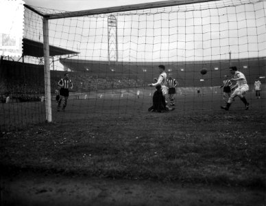 Amsterdam tegen PSV 1-3 Van links Steiger, Weemink, Wiersma en Fegen, Bestanddeelnr 908-1343