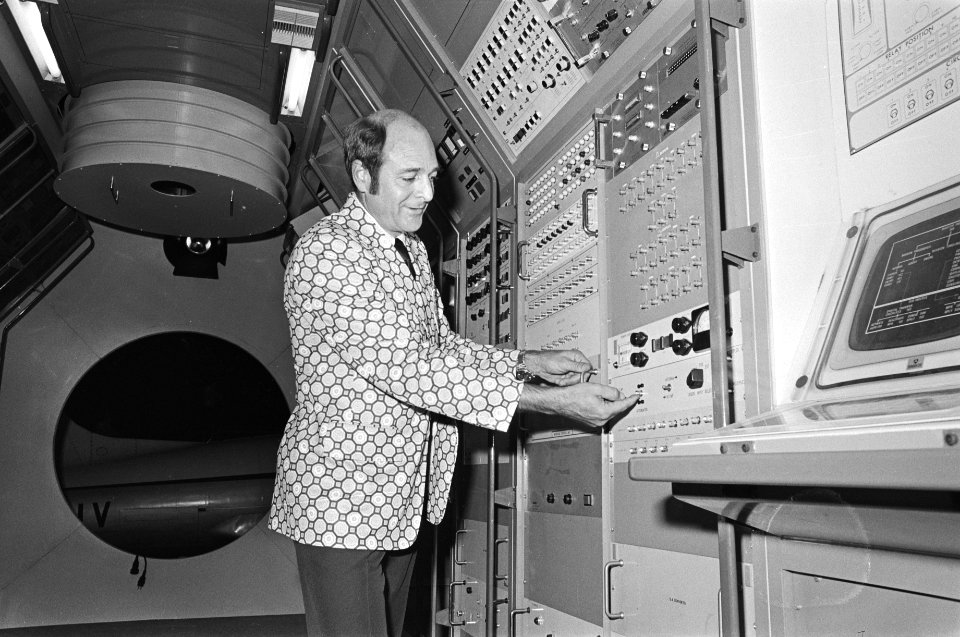 Amerikaans astronaut Evans opent tentoonstelling in Aviodome, Bestanddeelnr 928-6434