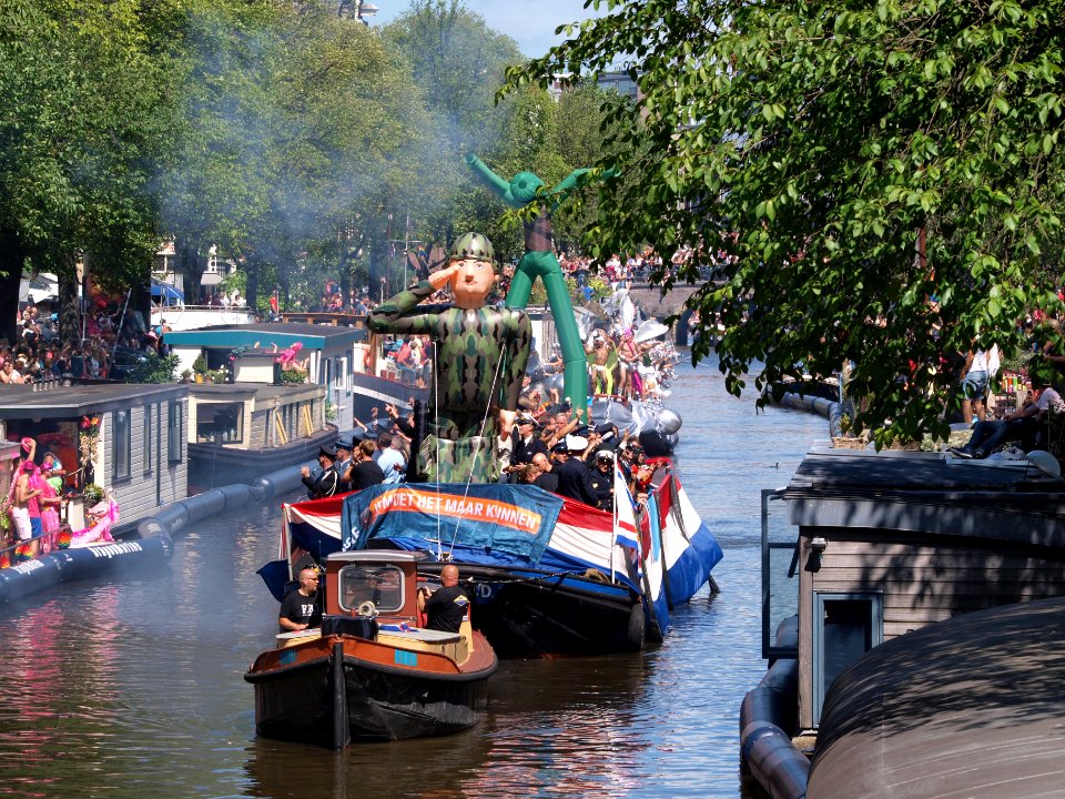 Amsterdam Gay Pride 2013 DoD Ministerie van Defensie boat pic1