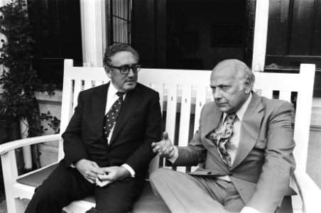 Amerikaanse Minister van Buitenlandse Zaken , dr. Henry Kissinger brengt bezoek , Bestanddeelnr 928-7264