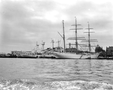 Amerikaans zeilschip de Driemastbark Eagle voor vijfdaags bezoek in Amsterdam, Bestanddeelnr 915-3421