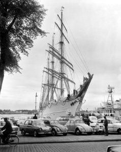 Amerikaans zeilschip de Driemastbark Eagle voor vijfdaags bezoek in Amsterdam, Bestanddeelnr 915-3424