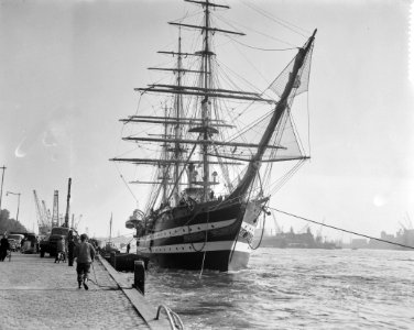 Amerigo Vespucci (Italiaans opleidingsschip) in Rotterdam, Bestanddeelnr 912-9456