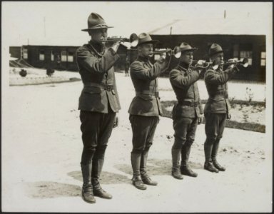 Americans at the front. Harmonised Dinner up, Bestanddeelnr 158-2798