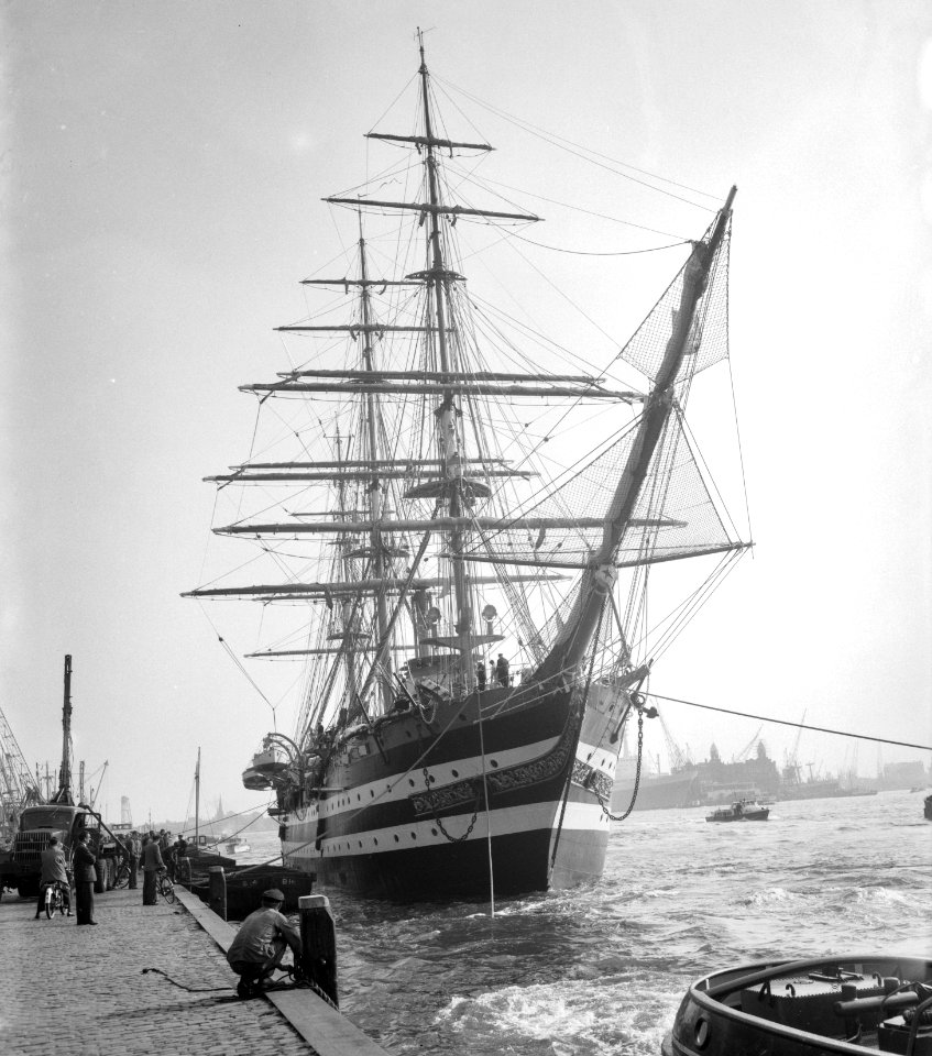 Amerigo Vespucci (Italiaans opleidingsschip) in Rotterdam, Bestanddeelnr 912-9457