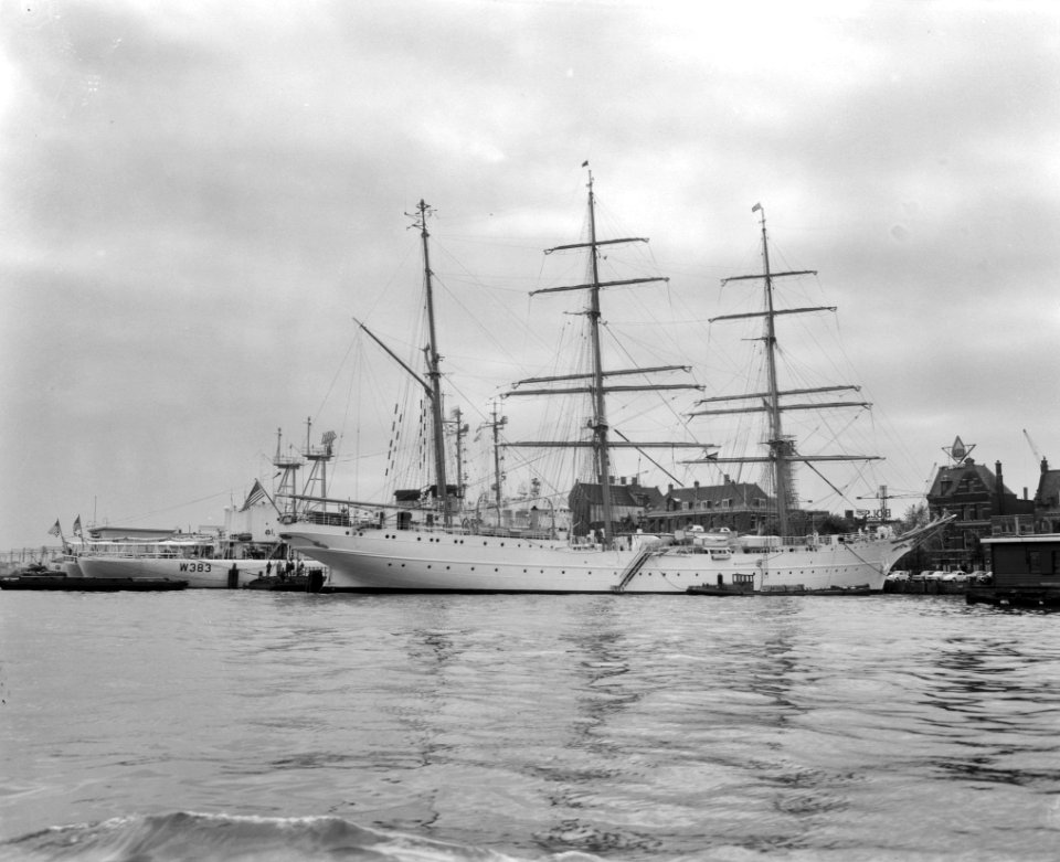 Amerikaans zeilschip de Driemastbark Eagle voor vijfdaags bezoek in Amsterdam, Bestanddeelnr 915-3420