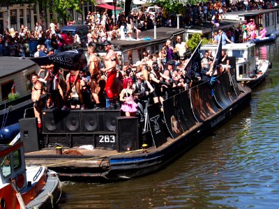 Amsterdam Gay Pride 2013 Mister B boat pic7