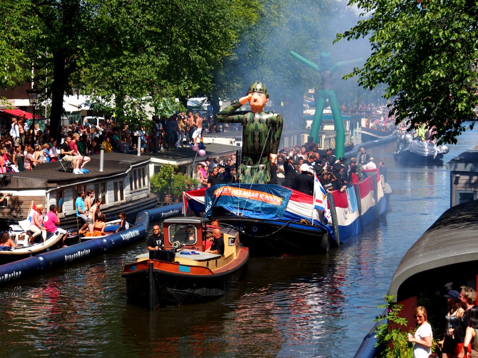 Amsterdam Gay Pride 2013 DoD Ministerie van Defensie boat pic3