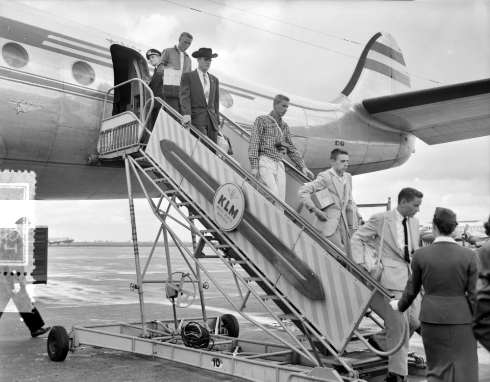 Amerikaanse krantenjongens in ons land aankomst Schiphol, Bestanddeelnr 907-9331