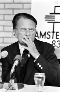 Amerikaanse evangelist Billy Graham tijdens een persconferentie, Bestanddeelnr 932-6469