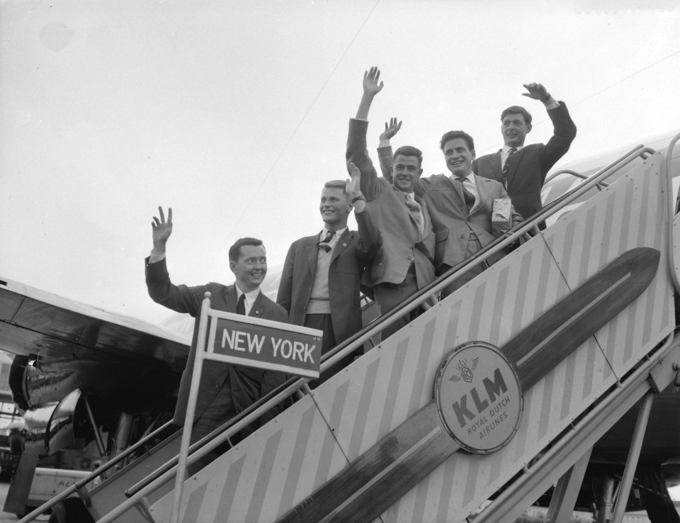 Amerikaan Harry W Morgan vertrekt met vier Europese jongeren naar Amerika, vl, Bestanddeelnr 909-7535