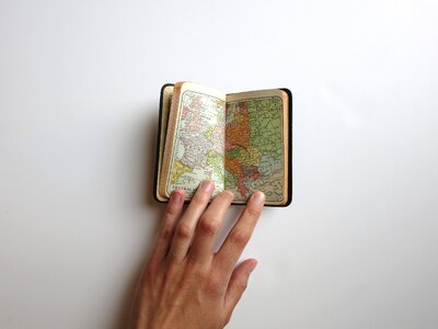 Map hand travel
