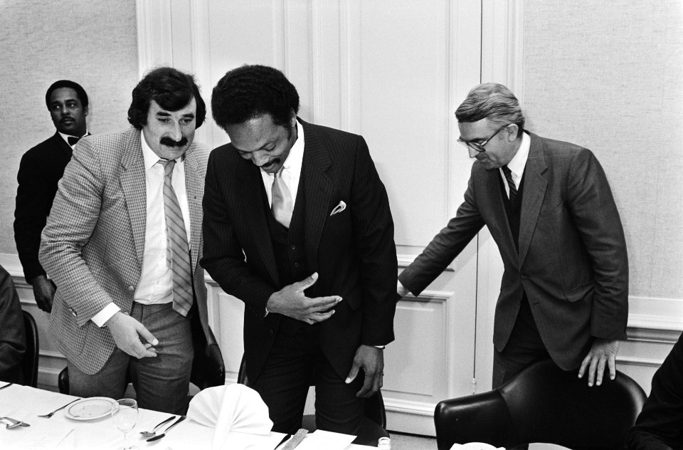 Amerikaanse dominee Jesse Jackson luncht in de Tweede Kamer met dhr. Harry van d, Bestanddeelnr 932-6979